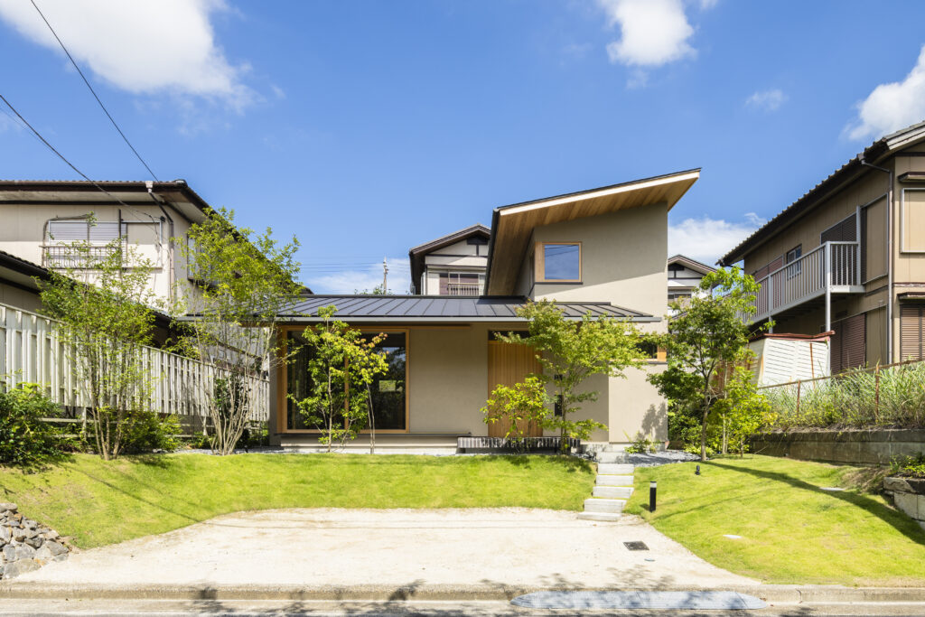 ファサード 片流れ屋根