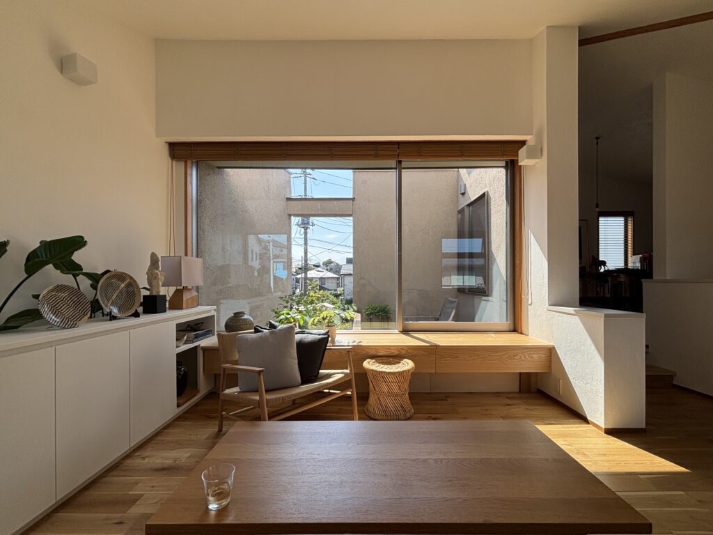 リビング　ピクチャーウインドウ