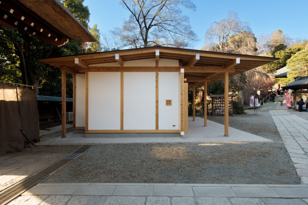 切妻屋根　外壁