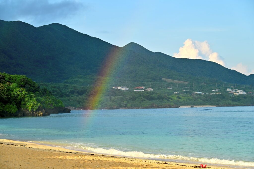 沖縄石垣島の米原ビーチと虹
