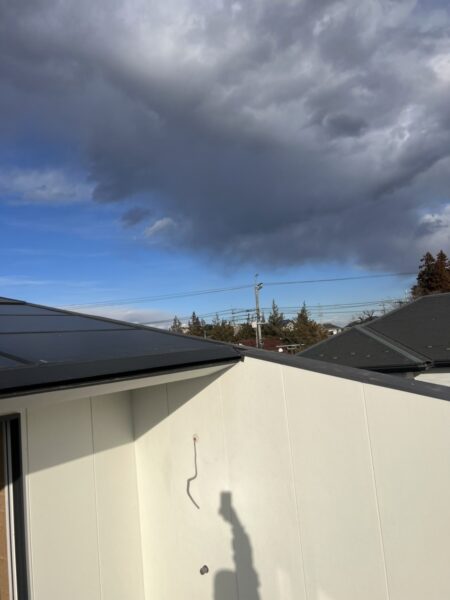 屋根 外壁 納まり